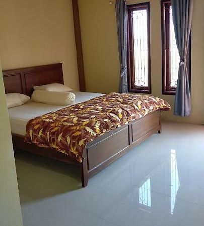 Andira Homestay Labuan Bajo Εξωτερικό φωτογραφία